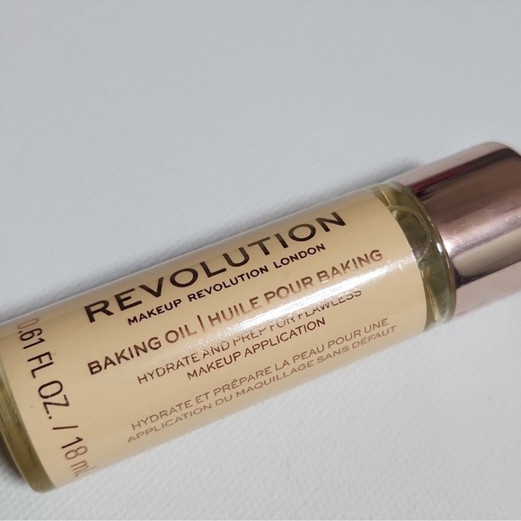 Revolution Baking Oil – 0.61 fl oz / 18 ml (Hydrating Makeup Prep Oil) - Picture 1 of 3